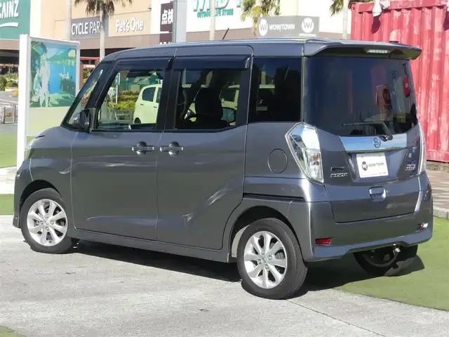 日産 デイズ ルークス ハイウェイスターX 千葉県 2017(平29)年 5.6万km チタニウムグレーメタリック エマージェンシーブレーキ/左パワースライドドア/社外メモリーナビ/地デジTV/【DVD/CD再生機能　Bluetooth接続】/アラウンドビューモニター/革巻きステアリング/ETC/LEDヘッドライト/フォグライト/ウインカーミラー/純正14インチアルミホイル/インテリジェントキー