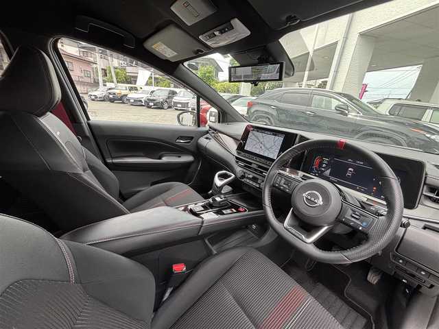 日産 オーラ ニスモ 熊本県 2022(令4)年 2.8万km ピュアホワイトパール プロパイロットシステム/デジタルインナーミラー/純正ディスプレイオーディオ(ナビ機能付き)/（フルセグTV/BT/USB/AppleCarPlay/AndroidAuto)/バックカメラ/アラウンドビューモニター/衝突被害軽減システム/レーダークルーズコントロール/レーンキープアシスト/コーナーセンサー/後退時車両検知警報/移動物検知/速度標識表示/ルート減速支援/制限速度支援/標識検知支援/ハーフレザーシート/前席シートヒーター/ISOFIX/ハンドルヒーター/純正17インチアルミホイール/オートLEDライト/オートマチックハイビーム/LEDフォグランプ/ビルトインETC2.0/横滑り防止装置/盗難防止装置/純正フロアマット/ダブル＋サイドエアバック/プッシュスタート/スマートキー/取扱説明書/保証書