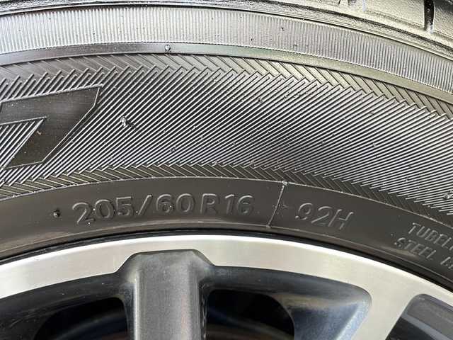トヨタ ヴォクシー ZS 青森県 2014(平26)年 5.3万km ブラック 4WD/寒冷地仕様/社外HDDナビ・フルセグTV/10.2インチ社外フリップダウンモニター/両側パワースライドドア/ワイパーデアイサー/横滑り防止機能/社外エンジンスターター/LEDヘッドライト/オートライト/フォグライト/純正16インチアルミホイール/スマートキー/プッシュスタート