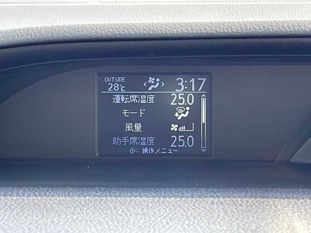 トヨタ ヴォクシー ZS 青森県 2014(平26)年 5.3万km ブラック 4WD/寒冷地仕様/社外HDDナビ・フルセグTV/10.2インチ社外フリップダウンモニター/両側パワースライドドア/ワイパーデアイサー/横滑り防止機能/社外エンジンスターター/LEDヘッドライト/オートライト/フォグライト/純正16インチアルミホイール/スマートキー/プッシュスタート