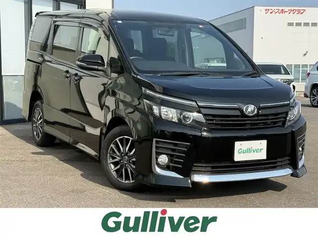 トヨタ ヴォクシー ZS 道南・函館 2014(平26)年 5.3万km ブラック 4WD/寒冷地仕様/社外HDDナビ・フルセグTV/10.2インチ社外フリップダウンモニター/両側パワースライドドア/ワイパーデアイサー/横滑り防止機能/社外エンジンスターター/LEDヘッドライト/オートライト/フォグライト/純正16インチアルミホイール/スマートキー/プッシュスタート