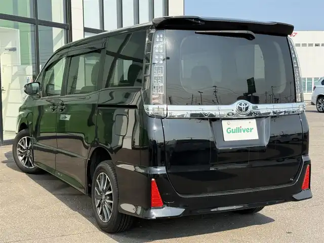 トヨタ ヴォクシー ZS 道南・函館 2014(平26)年 5.3万km ブラック 4WD/寒冷地仕様/社外HDDナビ・フルセグTV/10.2インチ社外フリップダウンモニター/両側パワースライドドア/ワイパーデアイサー/横滑り防止機能/社外エンジンスターター/LEDヘッドライト/オートライト/フォグライト/純正16インチアルミホイール/スマートキー/プッシュスタート