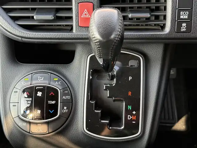 トヨタ ヴォクシー ZS 道南・函館 2014(平26)年 5.3万km ブラック 4WD/寒冷地仕様/社外HDDナビ・フルセグTV/10.2インチ社外フリップダウンモニター/両側パワースライドドア/ワイパーデアイサー/横滑り防止機能/社外エンジンスターター/LEDヘッドライト/オートライト/フォグライト/純正16インチアルミホイール/スマートキー/プッシュスタート