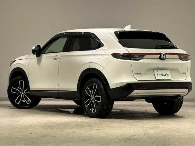 ホンダ ヴェゼル ハイブリッド 宮城県 2021(令3)年 6.4万km プラチナホワイトパール Ｈｏｎｄａ　ＳＥＮＳＩＮＧ/・衝突軽減ブレーキ/・誤発進抑制機能/・アダプティブクルーズコントロール/・オートハイビーム/・パーキングセンサーシステム/・後退出庫サポート/・ブラインドスポットインフォメーション/・Honda CONNECTディスプレー/・マルチビューカメラシステム/純正ＳＤナビ/Ｂｌｕｅｔｏｏｔｈ/全方位車外カメラ/純正ビルドインＥＴＣ２．０/フルセグＴＶ（キャンセラー付き）/パドルシフト/ワイヤレス充電器/純正18インチアルミホイール/シートヒーター/パワーシート/アイドリングストップ/プッシュスタート/ウィンカーミラー/プッシュスタート/電動リアゲート