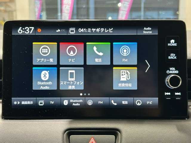 ホンダ ヴェゼル ハイブリッド 宮城県 2021(令3)年 6.4万km プラチナホワイトパール Ｈｏｎｄａ　ＳＥＮＳＩＮＧ/・衝突軽減ブレーキ/・誤発進抑制機能/・アダプティブクルーズコントロール/・オートハイビーム/・パーキングセンサーシステム/・後退出庫サポート/・ブラインドスポットインフォメーション/・Honda CONNECTディスプレー/・マルチビューカメラシステム/純正ＳＤナビ/Ｂｌｕｅｔｏｏｔｈ/全方位車外カメラ/純正ビルドインＥＴＣ２．０/フルセグＴＶ（キャンセラー付き）/パドルシフト/ワイヤレス充電器/純正18インチアルミホイール/シートヒーター/パワーシート/アイドリングストップ/プッシュスタート/ウィンカーミラー/プッシュスタート/電動リアゲート