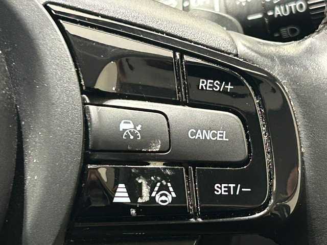 ホンダ ヴェゼル ハイブリッド 宮城県 2021(令3)年 6.4万km プラチナホワイトパール Ｈｏｎｄａ　ＳＥＮＳＩＮＧ/・衝突軽減ブレーキ/・誤発進抑制機能/・アダプティブクルーズコントロール/・オートハイビーム/・パーキングセンサーシステム/・後退出庫サポート/・ブラインドスポットインフォメーション/・Honda CONNECTディスプレー/・マルチビューカメラシステム/純正ＳＤナビ/Ｂｌｕｅｔｏｏｔｈ/全方位車外カメラ/純正ビルドインＥＴＣ２．０/フルセグＴＶ（キャンセラー付き）/パドルシフト/ワイヤレス充電器/純正18インチアルミホイール/シートヒーター/パワーシート/アイドリングストップ/プッシュスタート/ウィンカーミラー/プッシュスタート/電動リアゲート