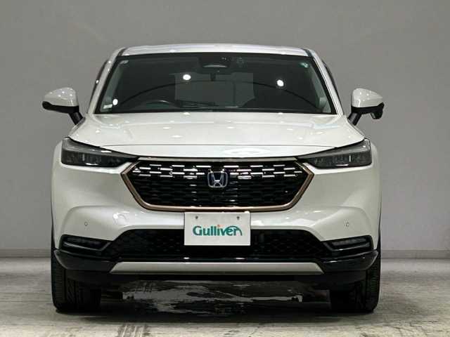 ホンダ ヴェゼル ハイブリッド 宮城県 2021(令3)年 6.4万km プラチナホワイトパール Ｈｏｎｄａ　ＳＥＮＳＩＮＧ/・衝突軽減ブレーキ/・誤発進抑制機能/・アダプティブクルーズコントロール/・オートハイビーム/・パーキングセンサーシステム/・後退出庫サポート/・ブラインドスポットインフォメーション/・Honda CONNECTディスプレー/・マルチビューカメラシステム/純正ＳＤナビ/Ｂｌｕｅｔｏｏｔｈ/全方位車外カメラ/純正ビルドインＥＴＣ２．０/フルセグＴＶ（キャンセラー付き）/パドルシフト/ワイヤレス充電器/純正18インチアルミホイール/シートヒーター/パワーシート/アイドリングストップ/プッシュスタート/ウィンカーミラー/プッシュスタート/電動リアゲート