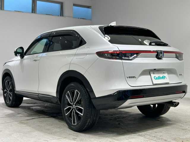 ホンダ ヴェゼル ハイブリッド 宮城県 2021(令3)年 6.4万km プラチナホワイトパール Ｈｏｎｄａ　ＳＥＮＳＩＮＧ/・衝突軽減ブレーキ/・誤発進抑制機能/・アダプティブクルーズコントロール/・オートハイビーム/・パーキングセンサーシステム/・後退出庫サポート/・ブラインドスポットインフォメーション/・Honda CONNECTディスプレー/・マルチビューカメラシステム/純正ＳＤナビ/Ｂｌｕｅｔｏｏｔｈ/全方位車外カメラ/純正ビルドインＥＴＣ２．０/フルセグＴＶ（キャンセラー付き）/パドルシフト/ワイヤレス充電器/純正18インチアルミホイール/シートヒーター/パワーシート/アイドリングストップ/プッシュスタート/ウィンカーミラー/プッシュスタート/電動リアゲート