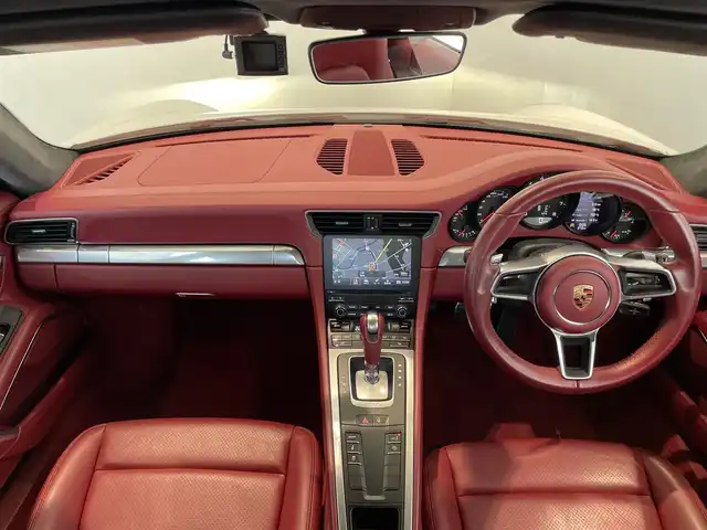 ポルシェ ９１１ カレラ 愛知県 2017(平29)年 4.8万km 白 レッドレザーインテリア（ボルドー）/シートヒーター　/純正ナビ　/Ｂｌｕｅｔｏｏｔｈ　/バックカメラ　/フルセグＴＶ　/ドライブレコーダー　/ＥＴＣ２．０　/オートエアコン　/電動格納ミラー/アイドリングストップ