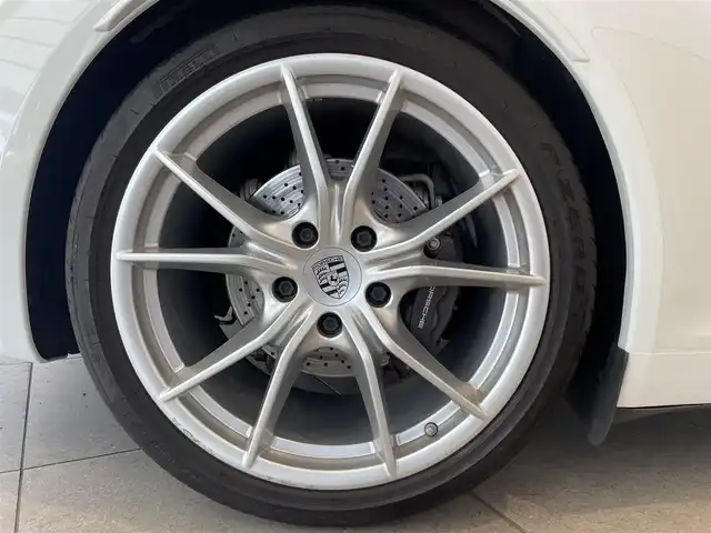 ポルシェ ９１１ カレラ 愛知県 2017(平29)年 4.8万km 白 レッドレザーインテリア（ボルドー）/シートヒーター　/純正ナビ　/Ｂｌｕｅｔｏｏｔｈ　/バックカメラ　/フルセグＴＶ　/ドライブレコーダー　/ＥＴＣ２．０　/オートエアコン　/電動格納ミラー/アイドリングストップ