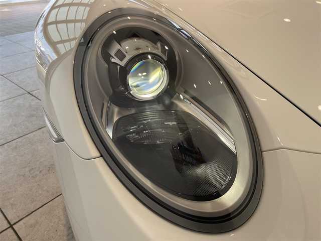 ポルシェ ９１１ カレラ 愛知県 2017(平29)年 4.8万km 白 レッドレザーインテリア（ボルドー）/シートヒーター　/純正ナビ　/Ｂｌｕｅｔｏｏｔｈ　/バックカメラ　/フルセグＴＶ　/ドライブレコーダー　/ＥＴＣ２．０　/オートエアコン　/電動格納ミラー/アイドリングストップ