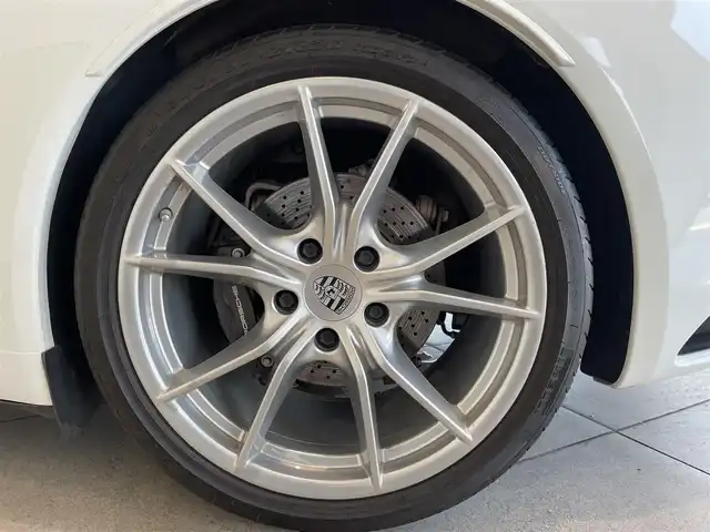 ポルシェ ９１１ カレラ 愛知県 2017(平29)年 4.8万km 白 レッドレザーインテリア（ボルドー）/シートヒーター　/純正ナビ　/Ｂｌｕｅｔｏｏｔｈ　/バックカメラ　/フルセグＴＶ　/ドライブレコーダー　/ＥＴＣ２．０　/オートエアコン　/電動格納ミラー/アイドリングストップ