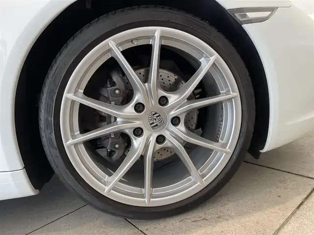 ポルシェ ９１１ カレラ 愛知県 2017(平29)年 4.8万km 白 レッドレザーインテリア（ボルドー）/シートヒーター　/純正ナビ　/Ｂｌｕｅｔｏｏｔｈ　/バックカメラ　/フルセグＴＶ　/ドライブレコーダー　/ＥＴＣ２．０　/オートエアコン　/電動格納ミラー/アイドリングストップ