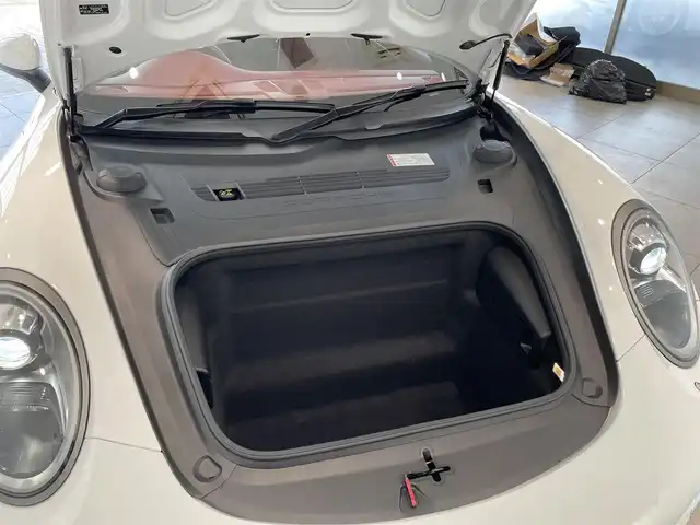 ポルシェ ９１１ カレラ 愛知県 2017(平29)年 4.8万km 白 レッドレザーインテリア（ボルドー）/シートヒーター　/純正ナビ　/Ｂｌｕｅｔｏｏｔｈ　/バックカメラ　/フルセグＴＶ　/ドライブレコーダー　/ＥＴＣ２．０　/オートエアコン　/電動格納ミラー/アイドリングストップ