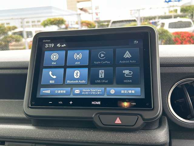 ホンダ Ｎ ＢＯＸ カスタム 山口県 2024(令6)年 0.2万km プラチナホワイトパール 純正8インチ ディスプレイオーディオ/Bluetooth/バックカメラ/Honda　SENSING/・衝突軽減ブレーキ/・先行者発進お知らせ機能/・歩行者事故低減ステアリング/・路外逸脱抑制機能/・渋滞追従機能付クルーズコントロール/・車線維持支援システム/・オートハイビーム/・パーキングアシスト/・近距離衝突軽減ブレーキ/ダイレクトプロジェクション式LEDヘッドライト/電動パーキング/オートブレーキホールド/片側パワースライドドア/スマートキー/プッシュアップスタート/USB入力端子/運転席・助手席シートヒーター/ダブルサイドカーテンエアバッグ/純正フロアマット/純正アルミホイール