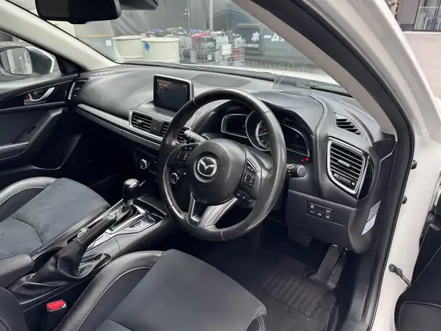 マツダ アクセラ スポーツ XD 滋賀県 2014(平26)年 5.4万km スノーフレイクホワイトパールマイカ 禁煙車/サンルーフ/純正メモリーナビ/・CD/DVD/フルセグTV/USB/AUX/Bluetooth/追従型クルーズコントロール/BOSEスピーカー/LEDヘッドライト/パワーシート/シートヒーター/革巻きステアリング/レーンキープアシスト/ヘッドアップディスプレイ/ステアリングスイッチ/純正１８AW