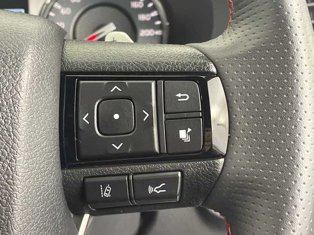 トヨタ ハイラックス Z GRスポーツ 愛知県 2023(令5)年 0.7万km スーパーホワイトⅡ 4WDディーゼルターボ/FUEL17インチAW/リフトアップ/ホワイトレターブロックタイヤ/純正ロールバー/純正ディスプレイオーディオ＆ナビ/Bluetooth/社外地デジTVチューナー/パノラミックビューモニター/プリクラッシュセーフティ/レーンディパーチャーアラート/レーダークルーズコントロール/ステアリングリモコン/パワーシート(D席)/純正フロアマット/LEDオートライト/LEDフォグランプ/スマートキー