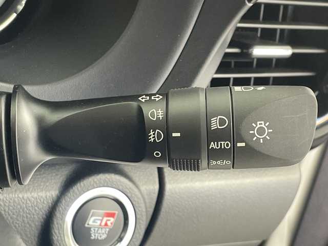 トヨタ ハイラックス Z GRスポーツ 愛知県 2023(令5)年 0.7万km スーパーホワイトⅡ 4WDディーゼルターボ/FUEL17インチAW/リフトアップ/ホワイトレターブロックタイヤ/純正ロールバー/純正ディスプレイオーディオ＆ナビ/Bluetooth/社外地デジTVチューナー/パノラミックビューモニター/プリクラッシュセーフティ/レーンディパーチャーアラート/レーダークルーズコントロール/ステアリングリモコン/パワーシート(D席)/純正フロアマット/LEDオートライト/LEDフォグランプ/スマートキー