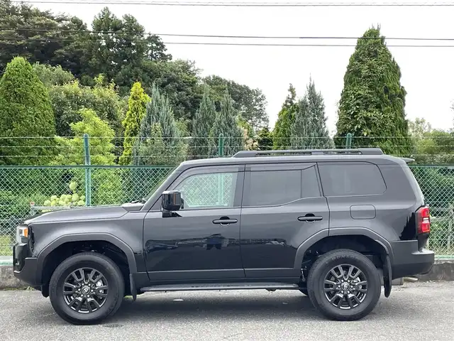 トヨタ ランドクルーザー ２５０ VX 千葉県 2024(令6)年 0.6万km ブラック ワンオーナー/ムーンルーフ/12.3インチディスプレイオーディオ（トヨタコネクティッドナビ対応）Plus/デジタルインナーミラー/パノラミックビューモニター/（フロント/サイド/バックカメラ）/トヨタセーフティセンス/本革シート表皮/（シートヒーター/ベンチレーター）/ETC2.0/BSM/パワーバックドア/レーダークルーズコントロール/ヘッドライトウォッシャー/純正ドアバイザー/純正フロアマット
