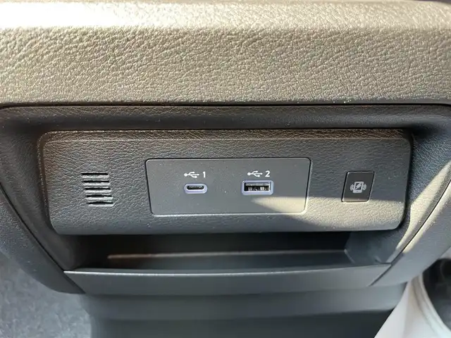 日産 セレナ e－パワー ハイウェイスター V 千葉県 2025(令7)年 0.1千km プリズムホワイト 登録済未使用車/プロパイロット/　衝突軽減ブレーキ/レーンキープアシスト/　レーダークルーズコントロール/オートハイビーム/　クリアランスソナー/ブラインドスポットモニター/12.3インチメーカーディスプレイナビ/　フルセグ/BT/USB/カープレイ/アラウンドビューモニター/デジタルインナーミラー/ドライブレコーダー(前後ナビ連動)/ステアリングスイッチ/ETC2.0/ワイヤレス充電/LEDヘッドライト/オートライト/フォグライト/電動パーキングブレーキ/ブレーキホールド/スマートキー/プッシュスタート