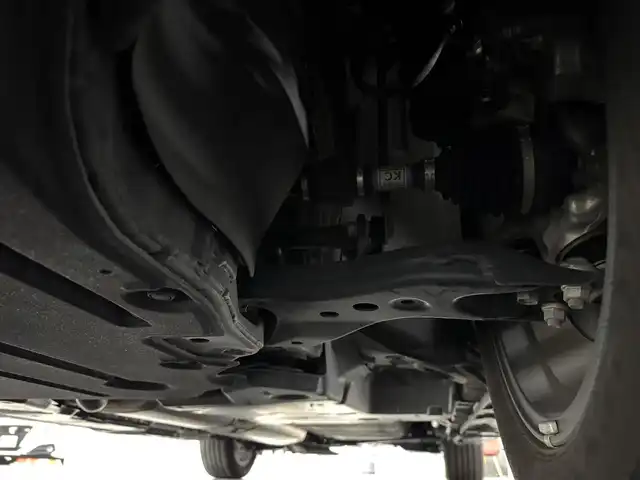トヨタ ヴェルファイア Z プレミア 三重県 2023(令5)年 1.7万km プラチナホワイトパールマイカ Pガソリン/FF/MTモード付フロア8AT/14型ナビ/（FM/AM/TV/Bluetooth/USB/iPod/Miracast/CarPlay/AndroidAuto）/パノラミックビューモニター（床下透過表示機能付）/両側パワースライドドア（シーソースイッチ付）/ETC2.0/Toyota Safety Sense/●プリクラッシュセーフティ/●緊急操舵支援＋前後クロストラフィックアラート/●レーントレーシングアシスト/●レーダークルコン/●アダプティブハイビーム/●ロードサインアシスト/●ドライバー異常時対応システム/●プロアクティブドライビングアシスト/●発進遅れ告知/・など/装備/・【OP】ユニバーサルステップ/・【OP】デジタルインナーミラー/・【OP】寒冷地仕様/・左右独立ムーンルーフ/・プレミアムナッパ本革シート（サンセットブラウン）/・シートヒーター＆ベンチレーション（D/N/2nd）/・ステアリングヒーター/・パワーシート（Dメモリー付8way/N4way/2ndリクライニング＆オットマン）/・パワーバックドア/・ヘッドアップディスプレイ/・100Vコンセント（100W）/・3眼LEDヘッドランプ/・パドルシフト/・オートワイパー/・おくだけ充電/・19inAW/など