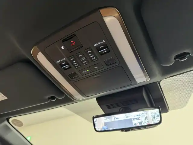 トヨタ ヴェルファイア Z プレミア 三重県 2023(令5)年 1.7万km プラチナホワイトパールマイカ Pガソリン/FF/MTモード付フロア8AT/14型ナビ/（FM/AM/TV/Bluetooth/USB/iPod/Miracast/CarPlay/AndroidAuto）/パノラミックビューモニター（床下透過表示機能付）/両側パワースライドドア（シーソースイッチ付）/ETC2.0/Toyota Safety Sense/●プリクラッシュセーフティ/●緊急操舵支援＋前後クロストラフィックアラート/●レーントレーシングアシスト/●レーダークルコン/●アダプティブハイビーム/●ロードサインアシスト/●ドライバー異常時対応システム/●プロアクティブドライビングアシスト/●発進遅れ告知/・など/装備/・【OP】ユニバーサルステップ/・【OP】デジタルインナーミラー/・【OP】寒冷地仕様/・左右独立ムーンルーフ/・プレミアムナッパ本革シート（サンセットブラウン）/・シートヒーター＆ベンチレーション（D/N/2nd）/・ステアリングヒーター/・パワーシート（Dメモリー付8way/N4way/2ndリクライニング＆オットマン）/・パワーバックドア/・ヘッドアップディスプレイ/・100Vコンセント（100W）/・3眼LEDヘッドランプ/・パドルシフト/・オートワイパー/・おくだけ充電/・19inAW/など