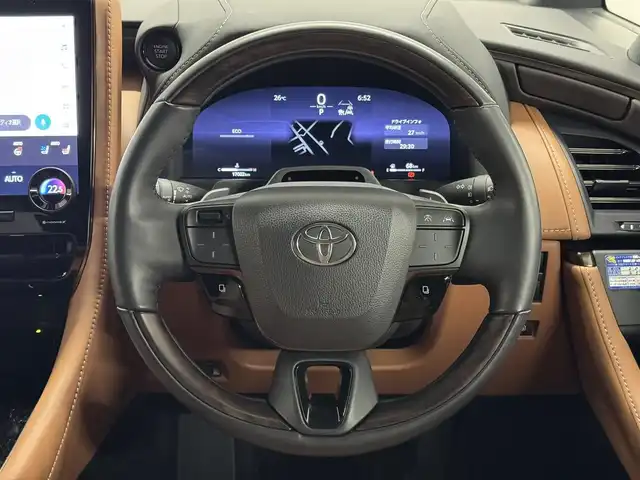 トヨタ ヴェルファイア Z プレミア 三重県 2023(令5)年 1.7万km プラチナホワイトパールマイカ Pガソリン/FF/MTモード付フロア8AT/14型ナビ/（FM/AM/TV/Bluetooth/USB/iPod/Miracast/CarPlay/AndroidAuto）/パノラミックビューモニター（床下透過表示機能付）/両側パワースライドドア（シーソースイッチ付）/ETC2.0/Toyota Safety Sense/●プリクラッシュセーフティ/●緊急操舵支援＋前後クロストラフィックアラート/●レーントレーシングアシスト/●レーダークルコン/●アダプティブハイビーム/●ロードサインアシスト/●ドライバー異常時対応システム/●プロアクティブドライビングアシスト/●発進遅れ告知/・など/装備/・【OP】ユニバーサルステップ/・【OP】デジタルインナーミラー/・【OP】寒冷地仕様/・左右独立ムーンルーフ/・プレミアムナッパ本革シート（サンセットブラウン）/・シートヒーター＆ベンチレーション（D/N/2nd）/・ステアリングヒーター/・パワーシート（Dメモリー付8way/N4way/2ndリクライニング＆オットマン）/・パワーバックドア/・ヘッドアップディスプレイ/・100Vコンセント（100W）/・3眼LEDヘッドランプ/・パドルシフト/・オートワイパー/・おくだけ充電/・19inAW/など