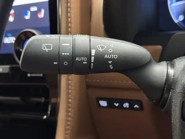 トヨタ ヴェルファイア Z プレミア 三重県 2023(令5)年 1.7万km プラチナホワイトパールマイカ Pガソリン/FF/MTモード付フロア8AT/14型ナビ/（FM/AM/TV/Bluetooth/USB/iPod/Miracast/CarPlay/AndroidAuto）/パノラミックビューモニター（床下透過表示機能付）/両側パワースライドドア（シーソースイッチ付）/ETC2.0/Toyota Safety Sense/●プリクラッシュセーフティ/●緊急操舵支援＋前後クロストラフィックアラート/●レーントレーシングアシスト/●レーダークルコン/●アダプティブハイビーム/●ロードサインアシスト/●ドライバー異常時対応システム/●プロアクティブドライビングアシスト/●発進遅れ告知/・など/装備/・【OP】ユニバーサルステップ/・【OP】デジタルインナーミラー/・【OP】寒冷地仕様/・左右独立ムーンルーフ/・プレミアムナッパ本革シート（サンセットブラウン）/・シートヒーター＆ベンチレーション（D/N/2nd）/・ステアリングヒーター/・パワーシート（Dメモリー付8way/N4way/2ndリクライニング＆オットマン）/・パワーバックドア/・ヘッドアップディスプレイ/・100Vコンセント（100W）/・3眼LEDヘッドランプ/・パドルシフト/・オートワイパー/・おくだけ充電/・19inAW/など