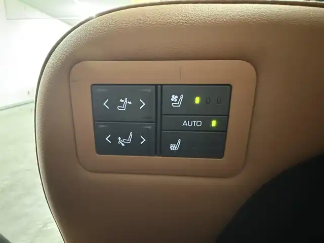 トヨタ ヴェルファイア Z プレミア 三重県 2023(令5)年 1.7万km プラチナホワイトパールマイカ Pガソリン/FF/MTモード付フロア8AT/14型ナビ/（FM/AM/TV/Bluetooth/USB/iPod/Miracast/CarPlay/AndroidAuto）/パノラミックビューモニター（床下透過表示機能付）/両側パワースライドドア（シーソースイッチ付）/ETC2.0/Toyota Safety Sense/●プリクラッシュセーフティ/●緊急操舵支援＋前後クロストラフィックアラート/●レーントレーシングアシスト/●レーダークルコン/●アダプティブハイビーム/●ロードサインアシスト/●ドライバー異常時対応システム/●プロアクティブドライビングアシスト/●発進遅れ告知/・など/装備/・【OP】ユニバーサルステップ/・【OP】デジタルインナーミラー/・【OP】寒冷地仕様/・左右独立ムーンルーフ/・プレミアムナッパ本革シート（サンセットブラウン）/・シートヒーター＆ベンチレーション（D/N/2nd）/・ステアリングヒーター/・パワーシート（Dメモリー付8way/N4way/2ndリクライニング＆オットマン）/・パワーバックドア/・ヘッドアップディスプレイ/・100Vコンセント（100W）/・3眼LEDヘッドランプ/・パドルシフト/・オートワイパー/・おくだけ充電/・19inAW/など
