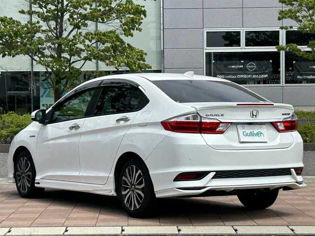 ホンダ グレイス ハイブリッド EX ホンダセンシング 福島県 2017(平29)年 4.7万km ホワイトオーキッドパール 純正ナビゲーション/型番：VXM-185VFi/【CD/DVD/SD/USB/BT/TV】/レザーシート/ホンダセンシング/衝突軽減ブレーキ〈CMBS〉/誤発進抑制機能/歩行者事故低減ステアリング/路外逸脱抑制機能/アダプティブクルーズコントロール〈ACC〉/車線維持支援システム〈LKAS〉/オートハイビーム/先行車発進お知らせ機能/標識認識機能/バックカメラ/ビルトインETC/ドライブレコーダー/パドルシフト/ステアリングリモコン/Moduloエアロ/LEDオートライト/LEDフォグランプ/純正フロアマット/ドアバイザー