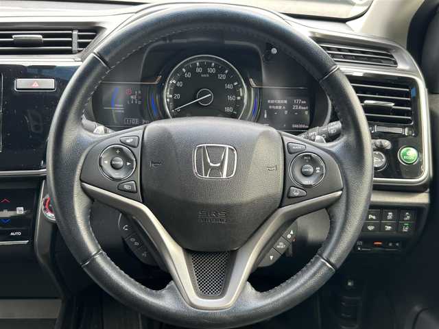 ホンダ グレイス ハイブリッド EX ホンダセンシング 福島県 2017(平29)年 4.7万km ホワイトオーキッドパール 純正ナビゲーション/型番：VXM-185VFi/【CD/DVD/SD/USB/BT/TV】/レザーシート/ホンダセンシング/衝突軽減ブレーキ〈CMBS〉/誤発進抑制機能/歩行者事故低減ステアリング/路外逸脱抑制機能/アダプティブクルーズコントロール〈ACC〉/車線維持支援システム〈LKAS〉/オートハイビーム/先行車発進お知らせ機能/標識認識機能/バックカメラ/ビルトインETC/ドライブレコーダー/パドルシフト/ステアリングリモコン/Moduloエアロ/LEDオートライト/LEDフォグランプ/純正フロアマット/ドアバイザー