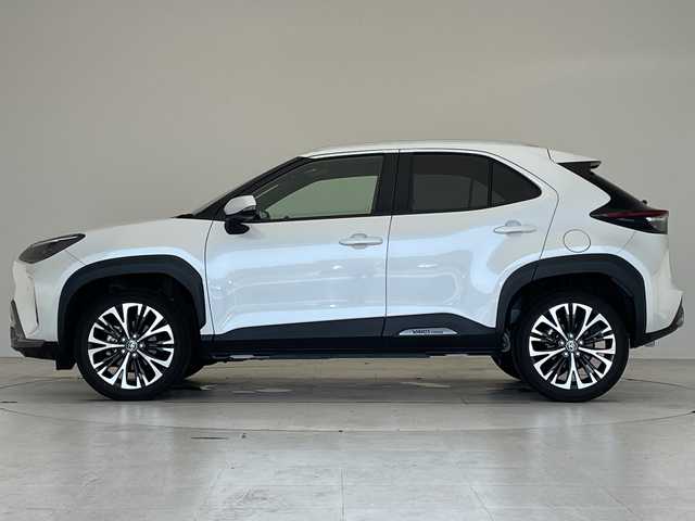 トヨタ ヤリスクロス Z アドベンチャー 愛知県 2023(令5)年 2.6万km プラチナホワイトパールマイカ 衝突被害軽減システム/純正8インチディスプレイオーディオナビ（ナビなし）/全方位カメラ/レーダークルーズコントロール/Bluetooth/バックカメラ/パワーシート/コーナーセンサー/純正アルミホイール/ルーフレール/LEDヘッドライト/ステアリングヒーター/ブラインドスポットモニター/オートマチックハイビーム/ドライブレコーダー/ステアリングスイッチ/スマートキー/プッシュスタート