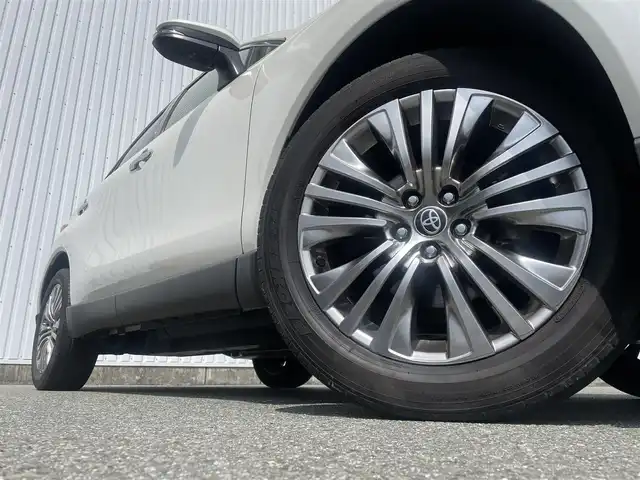 トヨタ ハリアー Z 福岡県 2020(令2)年 3.9万km ホワイトパールクリスタルシャイン ＪＢＬサウンド/純正１２．３インチナビ/フルセグTV/BT/AUX/全周囲カメラ/トヨタセーフティセンス/PCS/LTA/RCTA/PKSB/クリアランスソナー/デジタルミラー/ＢＳＭ/ハンズフリーパワーバックドア/ワイヤレス充電/パワーシート/ＨＵＤ/レーダークルーズコントロール/ビルトインETC2.0/革巻きステアリング/グレー半革シート/LEDオートライト/オートハイビーム/電動パーキング/ブレーキホールド