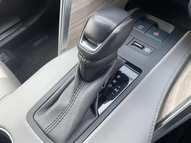 トヨタ ハリアー Z 福岡県 2020(令2)年 3.9万km ホワイトパールクリスタルシャイン ＪＢＬサウンド/純正１２．３インチナビ/フルセグTV/BT/AUX/全周囲カメラ/トヨタセーフティセンス/PCS/LTA/RCTA/PKSB/クリアランスソナー/デジタルミラー/ＢＳＭ/ハンズフリーパワーバックドア/ワイヤレス充電/パワーシート/ＨＵＤ/レーダークルーズコントロール/ビルトインETC2.0/革巻きステアリング/グレー半革シート/LEDオートライト/オートハイビーム/電動パーキング/ブレーキホールド