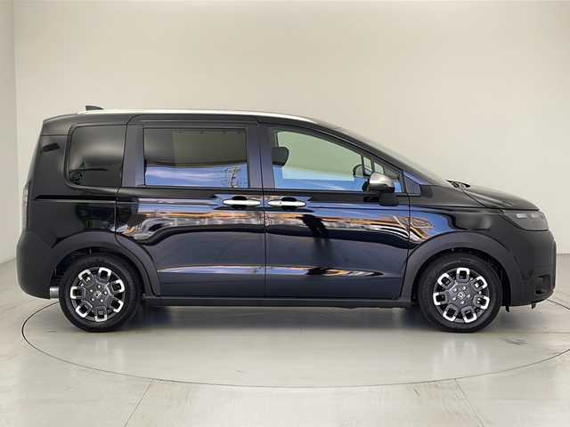 ホンダ フリード ハイブリット e:HEV クロスター 愛知県 2025(令7)年 0.1千km クリスタルブラックパール 登録済未使用車/ホンダセンシング/・衝突軽減ブレーキ/・誤発進抑制機能/・後方誤発進抑制機能/・近距離衝突軽減ブレーキ/・歩行者事故低減ステアリング/・路外逸脱抑制機能/・渋滞追従付アダプティブクルーズコントロール/・トラフィックアラート/・先行車発進のお知らせ/・オートハイビーム/・パーキングセンサー/純正ナビ/・AppleCarPlay/Android Auto/・Bluetooth/・フルセグTV/・FM/AM/バックカメラ/両側パワースライドドア/純正アルミホイール/ハーフレザーシート/シートヒーター/LEDヘッドライト/スマートキー/プッシュスタート/横滑り防止装置