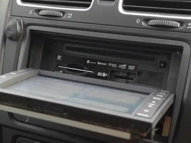 フォルクスワーゲン ゴルフ TSIコンフォートラインプレED 埼玉県 2012(平24)年 7.7万km 白 純正ナビ/ETC/ワンセグTV/Bluetooth/ハンドルスイッチ/純正16インチアルミホイール
