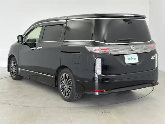 日産 エルグランド 350HWS ジェットブラック アーバンクロム 愛知県 2018(平30)年 6.1万km ファントムブラック BOSEプレミアムサウンド/純正HDDナビ/　（CD/DVD、AM/FM、AUX、フルセグTV、BT）/全方位カメラ/両側パワースライド/ミュージックサーバー/シートヒーター/パワーシート/寒冷地仕様/１００V電源/スマートキー/後席モニター/ビルトインETC/3列シート/オットマン/パワーバックドア/前方ドライブレコーダー/純正18アルミホイール