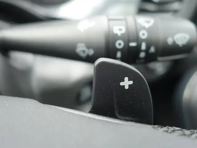 フィアット ５００Ｘ クロス 静岡県 2020(令2)年 5.1万km グレー 禁煙車/車検R9年3月26日/セーフティドライブアシスト/　・前面衝突警報/　・車線逸脱警報/純正ディスプレイオーディオ/　AM.FM/BT/USB/バックカメラ/ETC/黒革シート/電子パーキング/パドルシフト/アクティブクルーズコントロール/ブラインドスポットモニター/リアクロスパスティテクション/パーキングセンサー（フロント／リア）/前席パワーシート／シートヒーター/スマートキー／プッシュスタート/オートエアコン/LEDヘッドライト/プライバシーガラス/純正トノカバー/純正フロアマット/取扱説明書／保証書