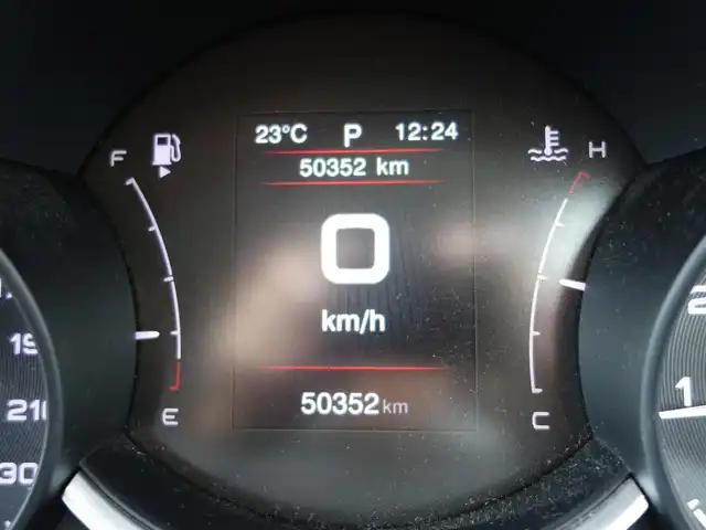 フィアット ５００Ｘ クロス 静岡県 2020(令2)年 5.1万km グレー 禁煙車/車検R9年3月26日/セーフティドライブアシスト/　・前面衝突警報/　・車線逸脱警報/純正ディスプレイオーディオ/　AM.FM/BT/USB/バックカメラ/ETC/黒革シート/電子パーキング/パドルシフト/アクティブクルーズコントロール/ブラインドスポットモニター/リアクロスパスティテクション/パーキングセンサー（フロント／リア）/前席パワーシート／シートヒーター/スマートキー／プッシュスタート/オートエアコン/LEDヘッドライト/プライバシーガラス/純正トノカバー/純正フロアマット/取扱説明書／保証書