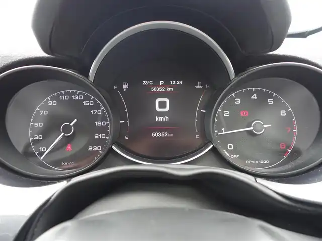 フィアット ５００Ｘ クロス 静岡県 2020(令2)年 5.1万km グレー 禁煙車/車検R9年3月26日/セーフティドライブアシスト/　・前面衝突警報/　・車線逸脱警報/純正ディスプレイオーディオ/　AM.FM/BT/USB/バックカメラ/ETC/黒革シート/電子パーキング/パドルシフト/アクティブクルーズコントロール/ブラインドスポットモニター/リアクロスパスティテクション/パーキングセンサー（フロント／リア）/前席パワーシート／シートヒーター/スマートキー／プッシュスタート/オートエアコン/LEDヘッドライト/プライバシーガラス/純正トノカバー/純正フロアマット/取扱説明書／保証書