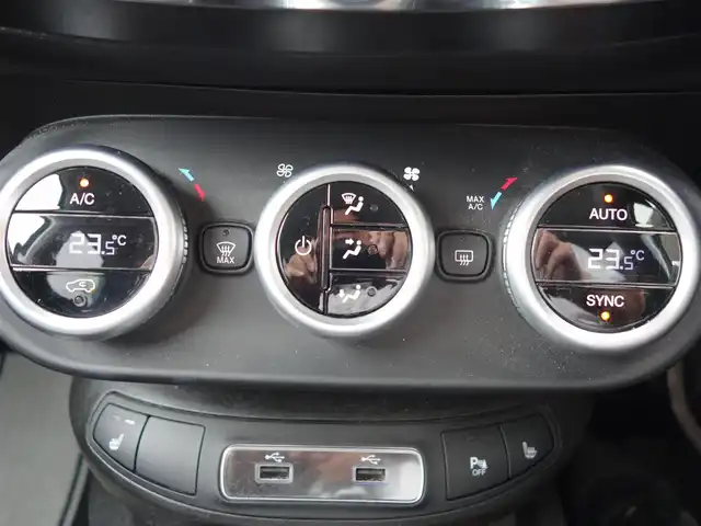 フィアット ５００Ｘ クロス 静岡県 2020(令2)年 5.1万km グレー 禁煙車/車検R9年3月26日/セーフティドライブアシスト/　・前面衝突警報/　・車線逸脱警報/純正ディスプレイオーディオ/　AM.FM/BT/USB/バックカメラ/ETC/黒革シート/電子パーキング/パドルシフト/アクティブクルーズコントロール/ブラインドスポットモニター/リアクロスパスティテクション/パーキングセンサー（フロント／リア）/前席パワーシート／シートヒーター/スマートキー／プッシュスタート/オートエアコン/LEDヘッドライト/プライバシーガラス/純正トノカバー/純正フロアマット/取扱説明書／保証書