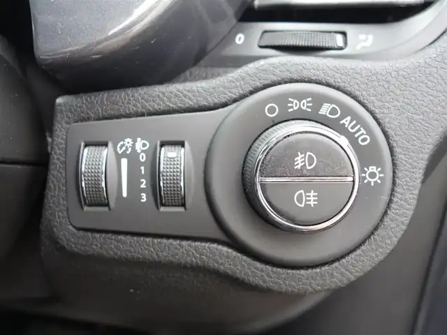 フィアット ５００Ｘ クロス 静岡県 2020(令2)年 5.1万km グレー 禁煙車/車検R9年3月26日/セーフティドライブアシスト/　・前面衝突警報/　・車線逸脱警報/純正ディスプレイオーディオ/　AM.FM/BT/USB/バックカメラ/ETC/黒革シート/電子パーキング/パドルシフト/アクティブクルーズコントロール/ブラインドスポットモニター/リアクロスパスティテクション/パーキングセンサー（フロント／リア）/前席パワーシート／シートヒーター/スマートキー／プッシュスタート/オートエアコン/LEDヘッドライト/プライバシーガラス/純正トノカバー/純正フロアマット/取扱説明書／保証書