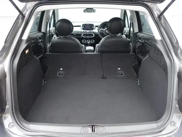 フィアット ５００Ｘ クロス 静岡県 2020(令2)年 5.1万km グレー 禁煙車/車検R9年3月26日/セーフティドライブアシスト/　・前面衝突警報/　・車線逸脱警報/純正ディスプレイオーディオ/　AM.FM/BT/USB/バックカメラ/ETC/黒革シート/電子パーキング/パドルシフト/アクティブクルーズコントロール/ブラインドスポットモニター/リアクロスパスティテクション/パーキングセンサー（フロント／リア）/前席パワーシート／シートヒーター/スマートキー／プッシュスタート/オートエアコン/LEDヘッドライト/プライバシーガラス/純正トノカバー/純正フロアマット/取扱説明書／保証書