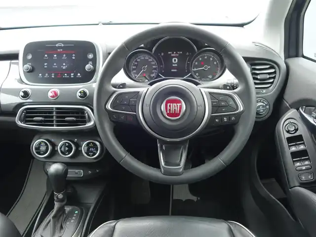 フィアット ５００Ｘ クロス 静岡県 2020(令2)年 5.1万km グレー 禁煙車/車検R9年3月26日/セーフティドライブアシスト/　・前面衝突警報/　・車線逸脱警報/純正ディスプレイオーディオ/　AM.FM/BT/USB/バックカメラ/ETC/黒革シート/電子パーキング/パドルシフト/アクティブクルーズコントロール/ブラインドスポットモニター/リアクロスパスティテクション/パーキングセンサー（フロント／リア）/前席パワーシート／シートヒーター/スマートキー／プッシュスタート/オートエアコン/LEDヘッドライト/プライバシーガラス/純正トノカバー/純正フロアマット/取扱説明書／保証書