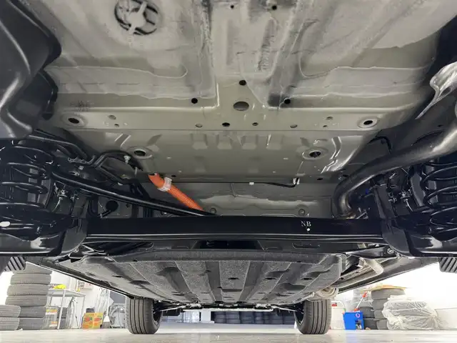 ホンダ ヴェゼル ハイブリッド e:HEV Z 滋賀県 2025(令7)年 0.1千km クリスタルブラックパール 純正9インチナビ/【Bluetooth/USB/Apple CarPlay/Android Auto】/バックカメラ/ハーフレザーシート/ホンダセンシング/・衝突軽減ブレーキ（CMBS）/・先行車発進お知らせ機能/・歩行者事故低減ステアリング/・路外逸脱抑制機能/・標識認識機能/・渋滞追従機能付アダプティブクルーズコントロール/・車線維持支援システム（LKAS）/・トラフィックジャムアシスト（渋滞運転支援機能）/・ブラインドスポットインフォメーション/・誤発進抑制機能/・後方誤発進抑制機能/・近距離衝突軽減ブレーキ/・急アクセル抑制機能/・パーキングセンサーシステム/・後退出庫サポート/・オートハイビーム/・アダプティブドライビングビーム/LEDヘッドライト/クリアランスソナー/シートヒーター/ステアリングヒーター/ヒルディセントコントロール/ワイヤレス充電/ビルトインETC2.0/衝突軽減ブレーキ/パワーバックドア/電動パーキングブレーキ/オートブレーキホールド/純正フロアマット