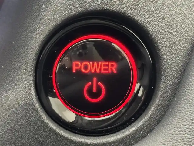 ホンダ ヴェゼル ハイブリッド e:HEV Z 滋賀県 2025(令7)年 0.1千km クリスタルブラックパール 純正9インチナビ/【Bluetooth/USB/Apple CarPlay/Android Auto】/バックカメラ/ハーフレザーシート/ホンダセンシング/・衝突軽減ブレーキ（CMBS）/・先行車発進お知らせ機能/・歩行者事故低減ステアリング/・路外逸脱抑制機能/・標識認識機能/・渋滞追従機能付アダプティブクルーズコントロール/・車線維持支援システム（LKAS）/・トラフィックジャムアシスト（渋滞運転支援機能）/・ブラインドスポットインフォメーション/・誤発進抑制機能/・後方誤発進抑制機能/・近距離衝突軽減ブレーキ/・急アクセル抑制機能/・パーキングセンサーシステム/・後退出庫サポート/・オートハイビーム/・アダプティブドライビングビーム/LEDヘッドライト/クリアランスソナー/シートヒーター/ステアリングヒーター/ヒルディセントコントロール/ワイヤレス充電/ビルトインETC2.0/衝突軽減ブレーキ/パワーバックドア/電動パーキングブレーキ/オートブレーキホールド/純正フロアマット