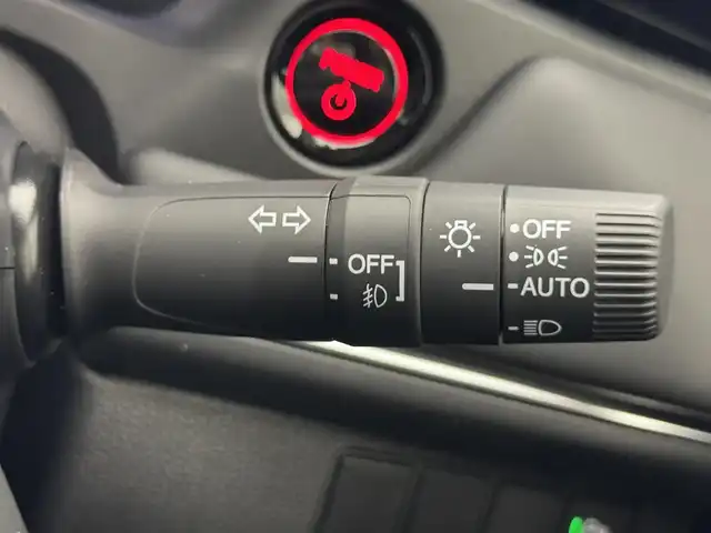 ホンダ ヴェゼル ハイブリッド e:HEV Z 滋賀県 2025(令7)年 0.1千km クリスタルブラックパール 純正9インチナビ/【Bluetooth/USB/Apple CarPlay/Android Auto】/バックカメラ/ハーフレザーシート/ホンダセンシング/・衝突軽減ブレーキ（CMBS）/・先行車発進お知らせ機能/・歩行者事故低減ステアリング/・路外逸脱抑制機能/・標識認識機能/・渋滞追従機能付アダプティブクルーズコントロール/・車線維持支援システム（LKAS）/・トラフィックジャムアシスト（渋滞運転支援機能）/・ブラインドスポットインフォメーション/・誤発進抑制機能/・後方誤発進抑制機能/・近距離衝突軽減ブレーキ/・急アクセル抑制機能/・パーキングセンサーシステム/・後退出庫サポート/・オートハイビーム/・アダプティブドライビングビーム/LEDヘッドライト/クリアランスソナー/シートヒーター/ステアリングヒーター/ヒルディセントコントロール/ワイヤレス充電/ビルトインETC2.0/衝突軽減ブレーキ/パワーバックドア/電動パーキングブレーキ/オートブレーキホールド/純正フロアマット