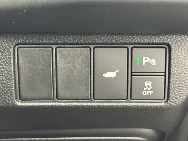 ホンダ ヴェゼル ハイブリッド e:HEV Z 滋賀県 2025(令7)年 0.1千km クリスタルブラックパール 純正9インチナビ/【Bluetooth/USB/Apple CarPlay/Android Auto】/バックカメラ/ハーフレザーシート/ホンダセンシング/・衝突軽減ブレーキ（CMBS）/・先行車発進お知らせ機能/・歩行者事故低減ステアリング/・路外逸脱抑制機能/・標識認識機能/・渋滞追従機能付アダプティブクルーズコントロール/・車線維持支援システム（LKAS）/・トラフィックジャムアシスト（渋滞運転支援機能）/・ブラインドスポットインフォメーション/・誤発進抑制機能/・後方誤発進抑制機能/・近距離衝突軽減ブレーキ/・急アクセル抑制機能/・パーキングセンサーシステム/・後退出庫サポート/・オートハイビーム/・アダプティブドライビングビーム/LEDヘッドライト/クリアランスソナー/シートヒーター/ステアリングヒーター/ヒルディセントコントロール/ワイヤレス充電/ビルトインETC2.0/衝突軽減ブレーキ/パワーバックドア/電動パーキングブレーキ/オートブレーキホールド/純正フロアマット