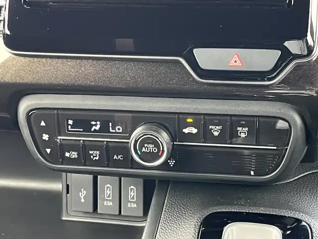 ホンダ Ｎ ＢＯＸ カスタム G L ホンダセンシング 奈良県 2018(平30)年 4.4万km プレミアムホワイトパールⅡ 純正7インチナビ（VXM-184VFi）/（フルセグ/BT/CD/DVD）/レーダークルーズコントロール/バックカメラ/後方コーナーセンサー/衝突軽減システム/レーンキープアシスト/片側パワースライドドア/後席サンシェード/LEDヘッドライト/オートライト/ETC/前方ドライブレコーダー/純正14インチAW/スペアキーX1