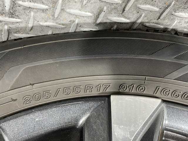 トヨタ ヴォクシー ハイブリッド S－Z 広島県 2022(令4)年 3.8万km アティチュードブラックマイカ 純正10.5型ナビ　/フリップダウンモニター　/バックカメラ　/レーダークルーズコントロール　/フルセグ　/シートヒータ　/両側パワースライドドア　/レーンキープアシスト　/オートハイビーム  /コーナーセンサー /純正17インチアルミホイール(205/55/R17)/エアバック（運転席/助手席/サイド）